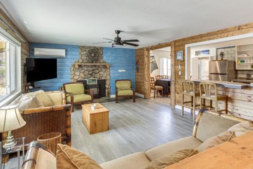 Mountain Views! High Desert Hideaway in Oynx
