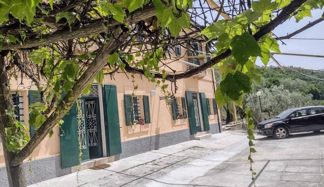 Nestled in the countryside, with natural landscapes, olive groves and a breathtaking view.