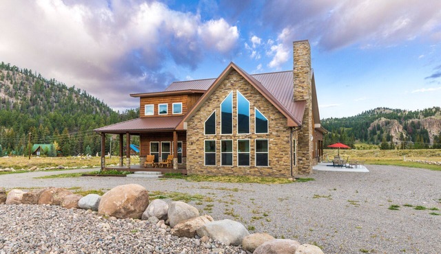 Newly Constructed Mtn Cabin | Hot Tub | Garage