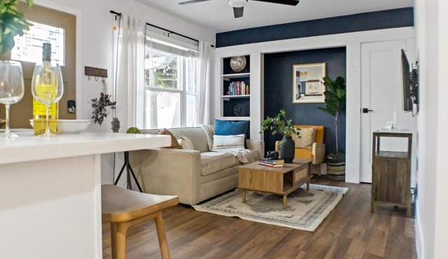 Newly Renovated Gem Mins to Convention Center, Beaches and Downtown LB A