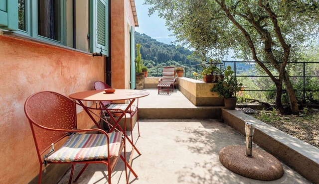 Nice apartment in villa for 4 people with WIFI, terrace and pets allowed