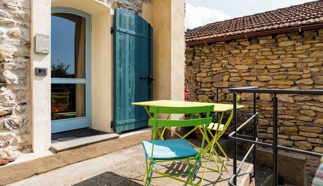 Nice apartment in villa for 4 guests with WIFI and pets allowed