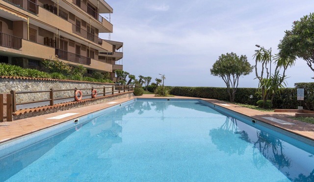 Nice apartment for 4 people with WIFI, A/C, pool, TV and balcony