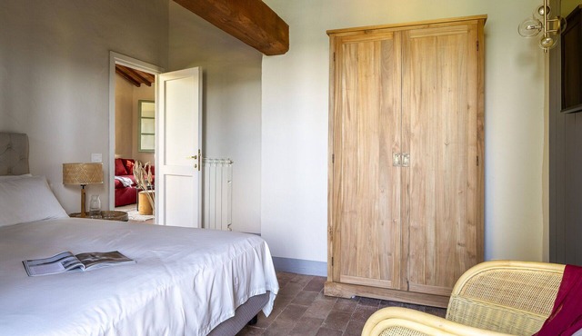 Nice apartment in villa with pool, WIFI, patio and panoramic view, close to Greve In Chianti