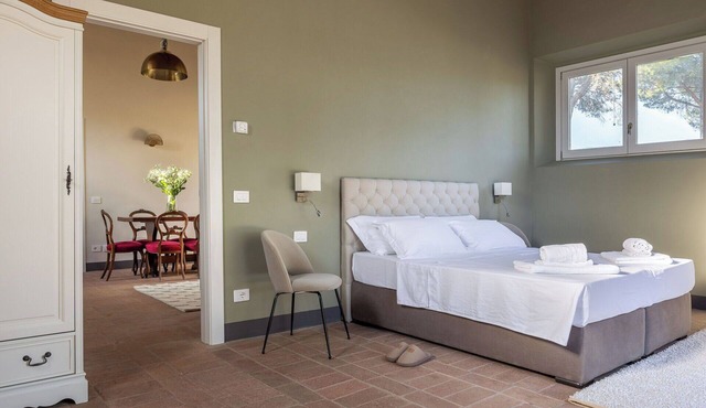 Nice apartment in villa for 6 people with WIFI, pool and TV, close to Greve In Chianti