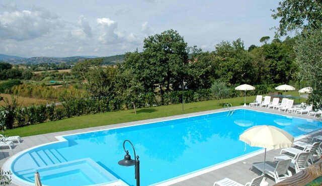Nice apartment in villa for 8 guests with pool, A/C, WIFI, TV and patio
