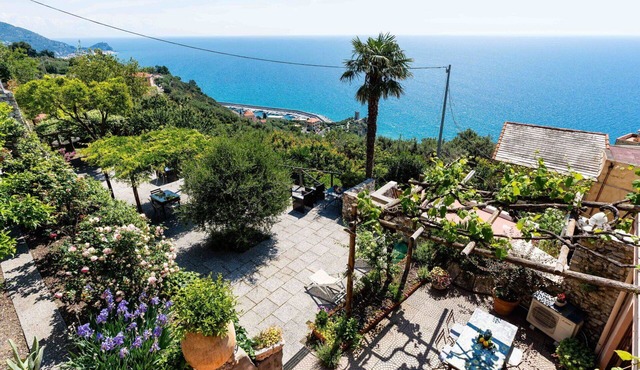 Nice apartment for 5 people with A/C, WIFI, TV and patio