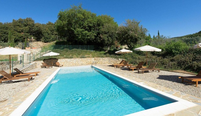 Nice apartment for 4 guests with WIFI, pool, A/C, TV, terrace and panoramic view, close to Siena