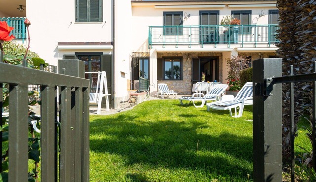 Nice apartment for 5 people with WIFI, A/C, pool, TV and terrace