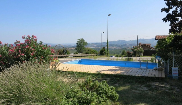 Nice apartment for 2 guests with WIFI, pool, TV, patio and pets allowed