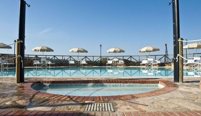Nice apartment for 5 people with A/C, pool, TV and terrace