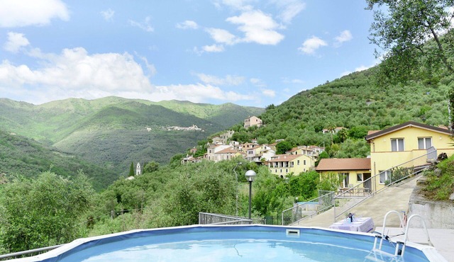 Nice apartment for 6 people with pool, TV, terrace, pets allowed and panoramic view