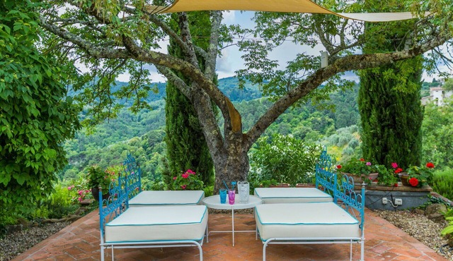 Nice apartment in villa for 2 guests with pool, WIFI, TV, pets allowed, panoramic view and parking