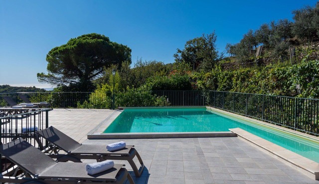 Nice apartment for 4 guests with hot tub, WIFI, pool, TV and patio