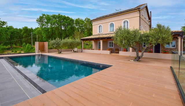Nice home in Satriano in Satriano