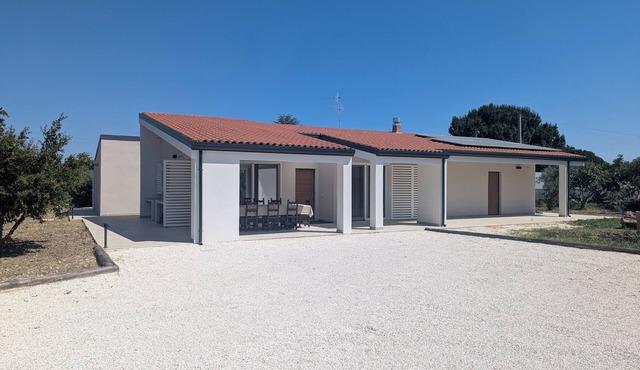 NOEMI HOUSE a stone's throw from the Ripari di Giobbe, Regional Nature Reserve