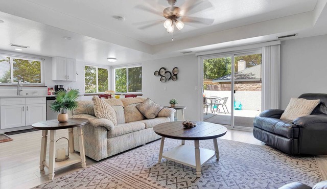Oasis Condo on the fairway; fast WiFi, smart TVs, spectacular golf course views