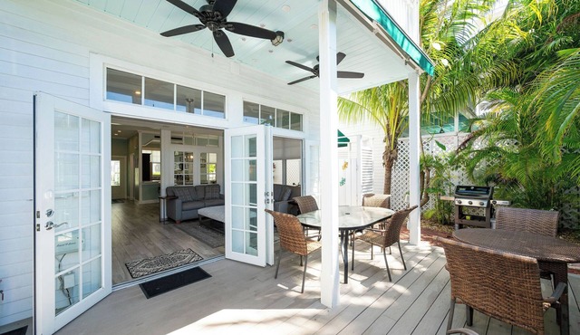 OCEAN BREEZE BUNGALOW-Stunning 2 Bedroom/2.5 Bathroom in Truman Annex