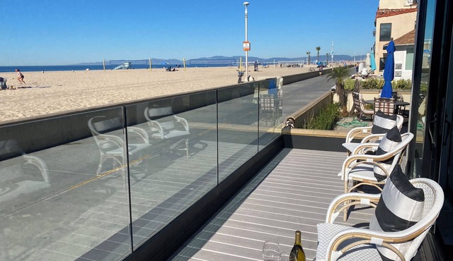 Ocean Views! Beachfront Deck on Hermosa Strand