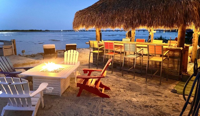 Oceanfront Paradise w new 365' Dock Huge Tiki and Firepit. Dogs OK