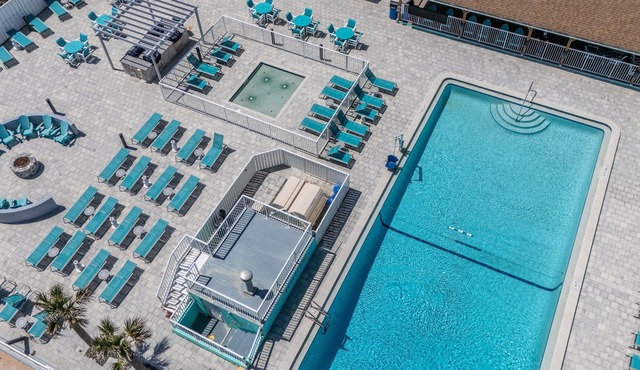 Oceanfront Studio | Steps to Sand & Pool + Balcony in Ormond Beach