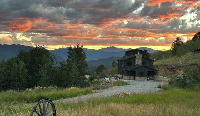 Off Grid Mountain Retreat w/Amazing Views
