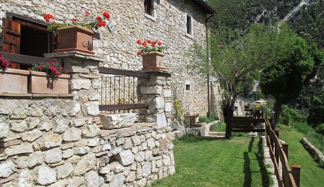Old rural house with garden & SPA in the village of Valnerina