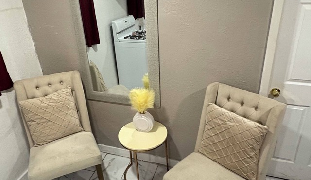 One bedroom-house in south LosAngelesnNear So-Fi Stadium &105 fwy