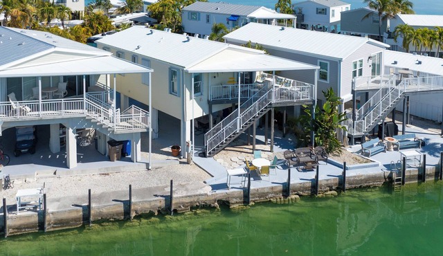 Open Water Views | 32' Boat, King Beds, Fish Cleaning Station, Waterfront Escape