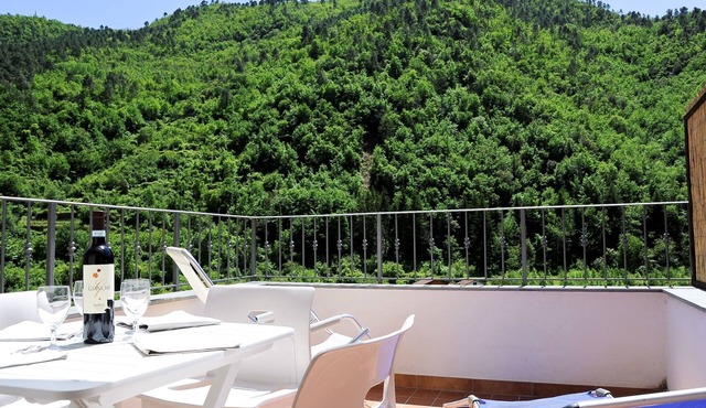 Panoramawohnung mit Balkon und Terrasse by Interhome