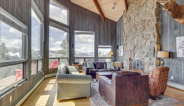 Panoramic Mountain-View Retreat w/Hot Tub + Deck!