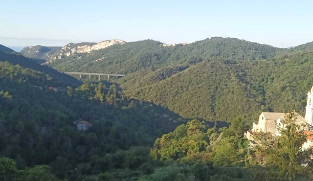 Paradise for outdoor athletes. Spacious apartment with mountain and see views