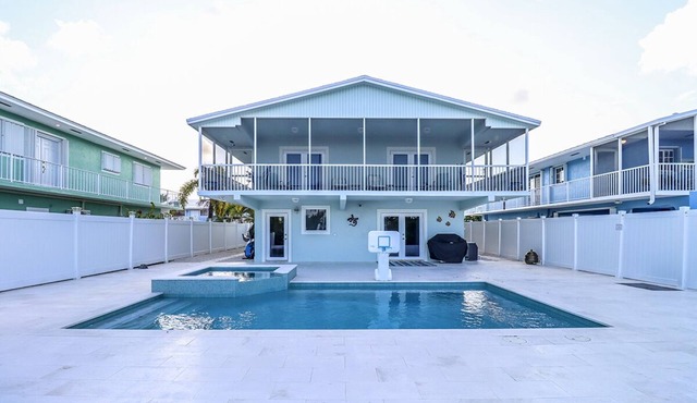 Paradise on the Canal with Ocean Access including Pool & Spa