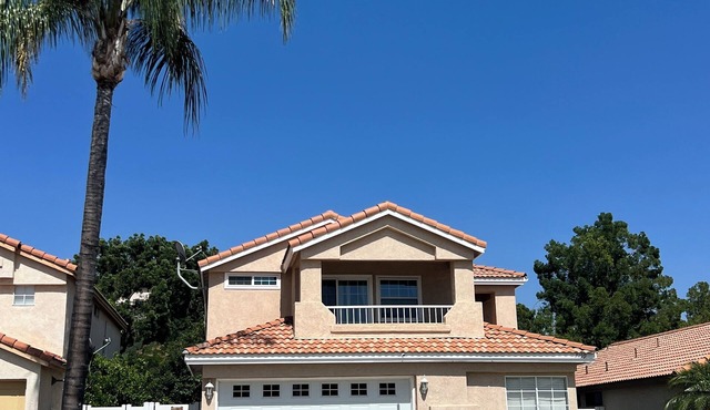 Peaceful 3-Bedroom/3 Bathroom house East Highland w/AC & WiFi, Pet-Friendly!