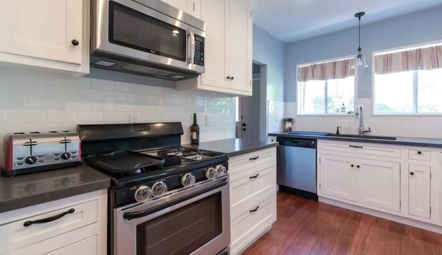 Peaceful Bungalow in Larchmont Village
