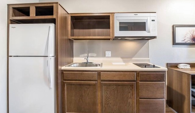 Peaceful Getaway in Bellflower! 3 Relaxing Units, Pets Allowed, Kitchen!