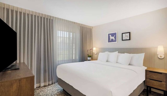 Peaceful Getaway with Ample Space and Living Area | 2 Family Ready Suites
