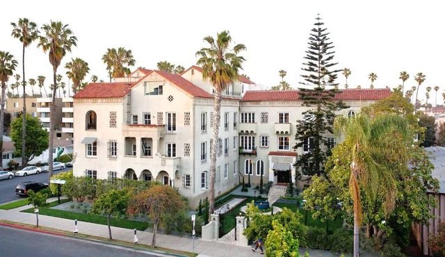 Penthouse 2A at Palihouse Santa Monica, Minutes to Santa Monica Pier Aquarium!