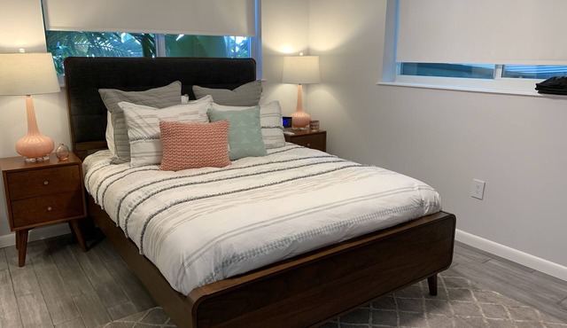 Perfect 2 BR Escape Near Smathers Beach w Bikes, fishing poles & Beach Chairs!