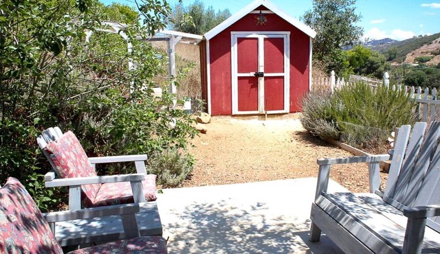 Pet Friendly Breathtaking Cottage with Great Views and Hot-tub in Rainbow, California