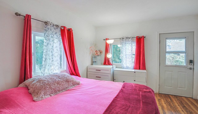 Pet-Friendly San Pedro Studio ~ 3 Mi to the Ocean!