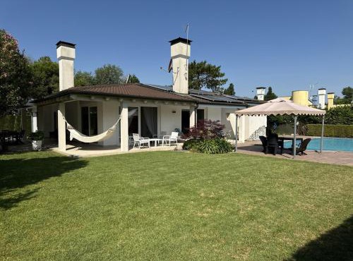 PIOPPI VILLA SINGOLA CON PISCINA
