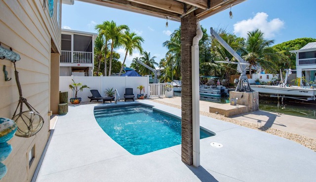 Pirate’s Paradise: Waterfront 3BR Retreat on Cudjoe Key with Heated/Chilled Pool & Boat Dockage