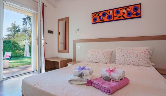 Pixel b&b
