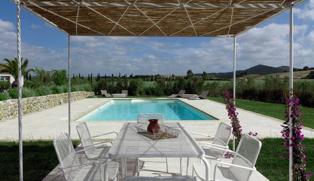 Podere La Sassicaia – Villa with Private Pool in the Tuscan Hills