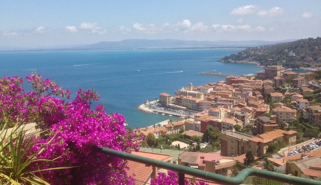 Porto Santo Stefano, large and comfortable house for 7 people, panoramic terrace