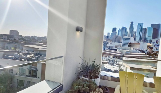 Premier 2-Bedroom Getaway in the Heart of Los Angeles