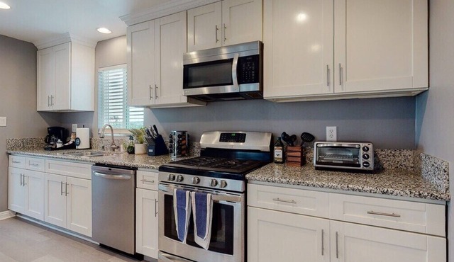 Prime 3BR LA Westside Near local Beaches