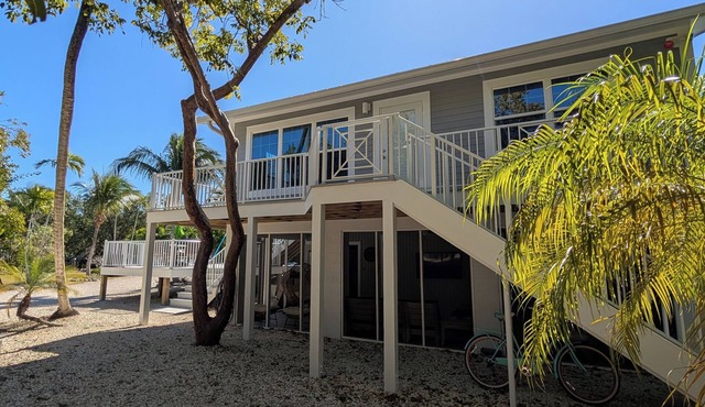Private 1 Acre property outdoor retreat on boatable canal- Monthly Rental!