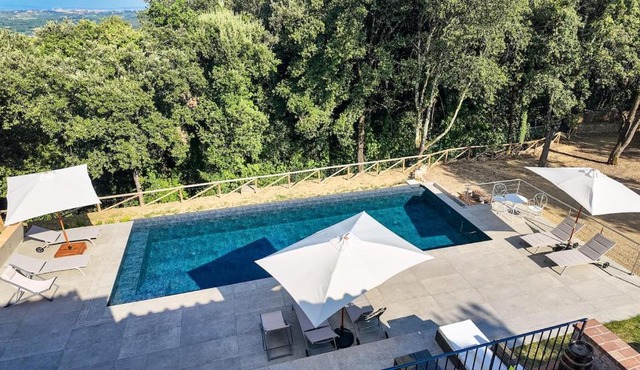 Private Villa with a Beautiful Pool near Siena